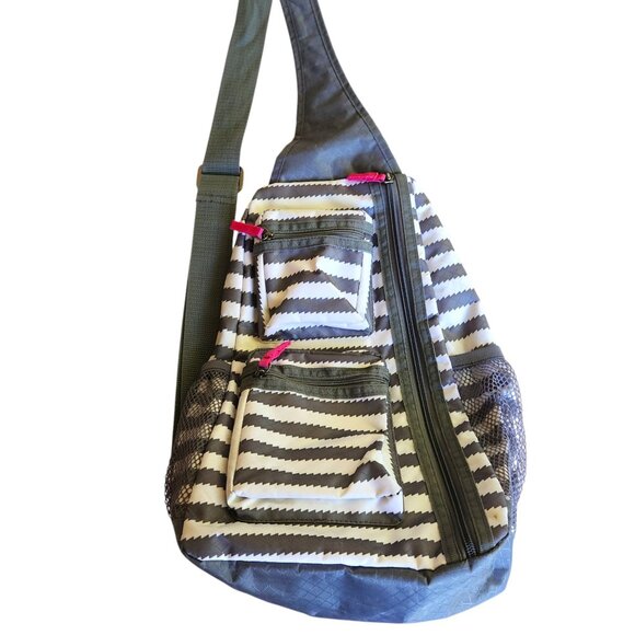 Thirty One Sling Bag  Adjustable Backpack Gray & White Stripe Pink Lining - Picture 5 of 13